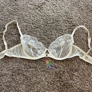 La Perla Elegant Lace Underwire Bra in Cream | 32C